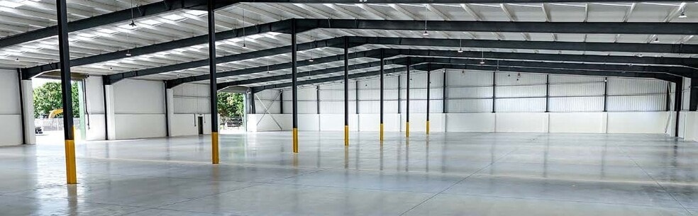 Fall Bank Industrial Estate, Barnsley to rent - Building Photo - Image 2 of 5