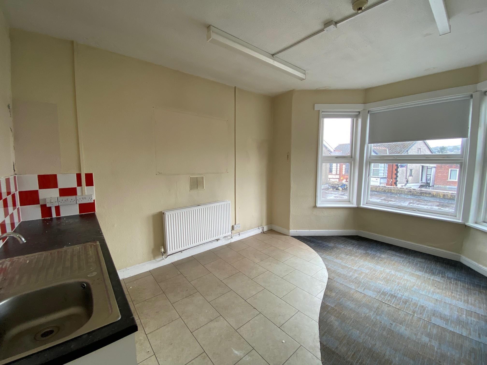 27 Bedwlwyn Rd, Ystrad Mynach to rent Interior Photo- Image 1 of 3
