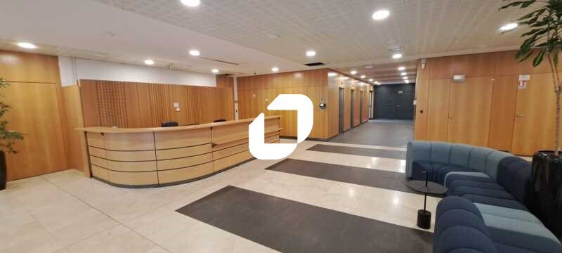 Office in Montreuil to rent Lobby- Image 1 of 10