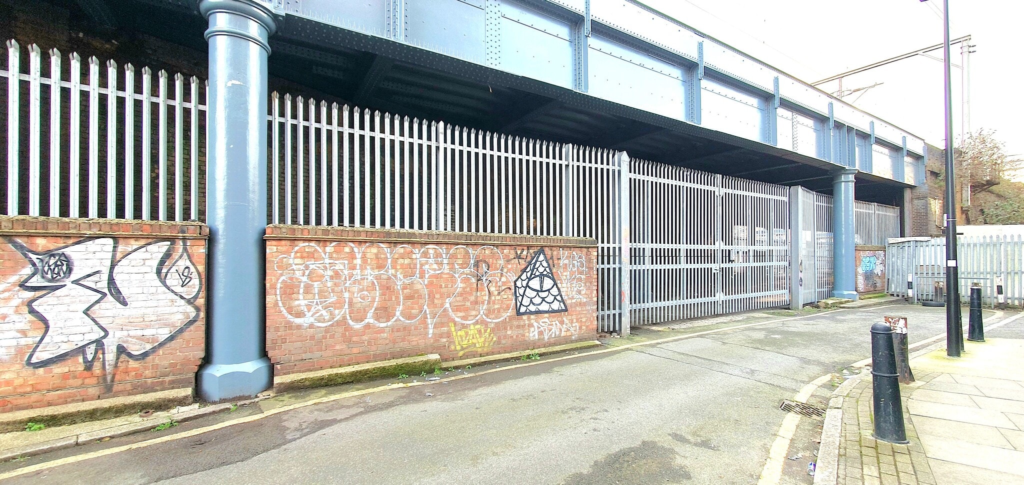 Hadleigh St, London to rent Building Photo- Image 1 of 12