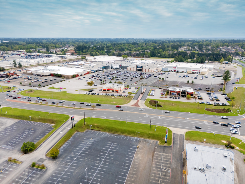 Longview Mall portfolio of 2 properties for sale on LoopNet.co.uk - Building Photo - Image 2 of 5