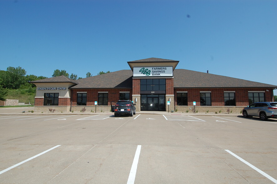 640 Highway 1 W, Iowa City, IA for rent - Building Photo - Image 1 of 51