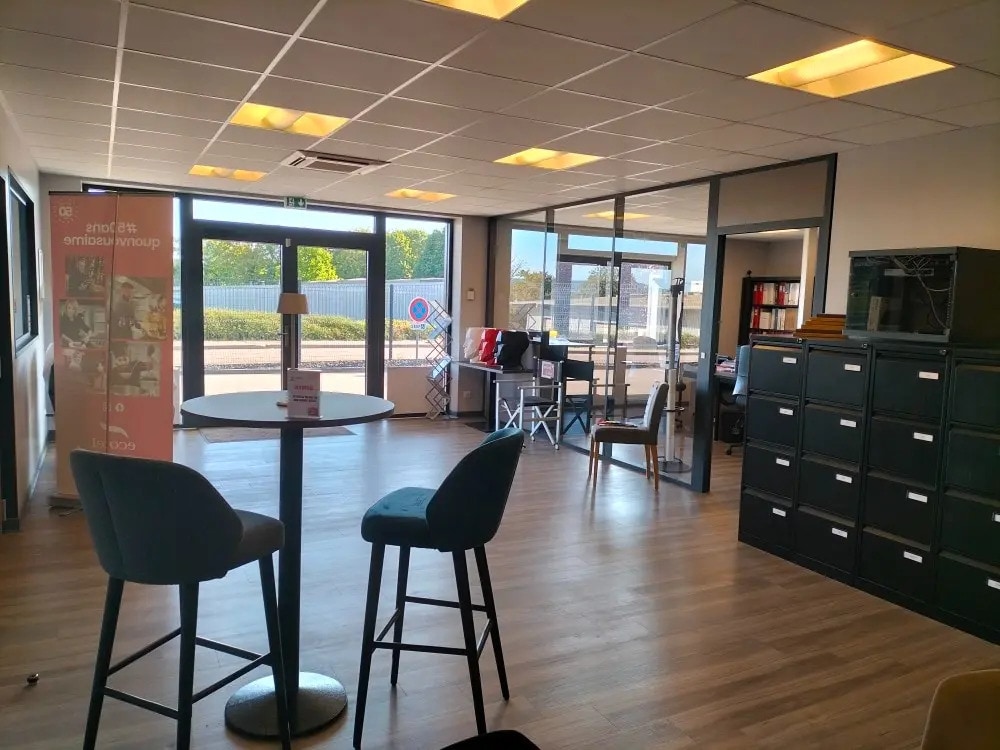 Location Local d'activités 635 m² - Photo 1