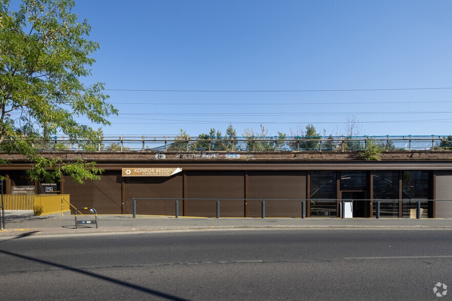 189-200 Morning Ln, London to rent - Building Photo - Image 3 of 3