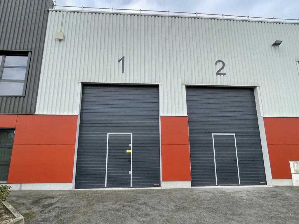 Location Entrepôt 180 m² - Photo 1