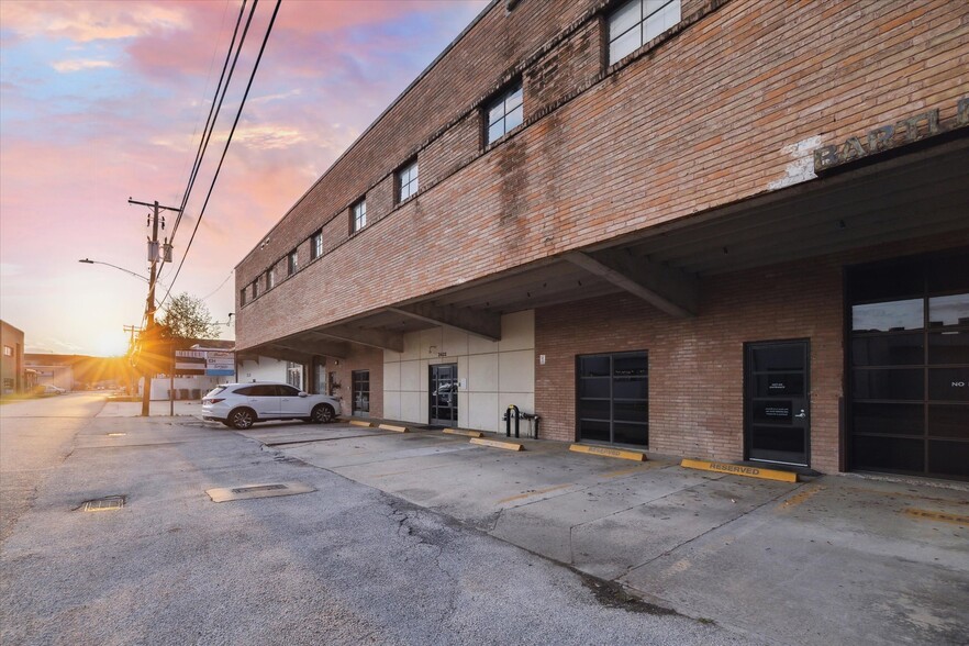 2412 Bartlett St, Houston, TX for rent - Building Photo - Image 1 of 16