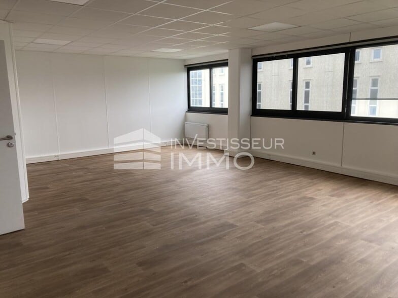 Office in Rueil Malmaison for sale - Interior Photo - Image 2 of 5