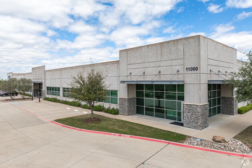 11000 Frisco St, Frisco, TX for rent - Building Photo - Image 1 of 6