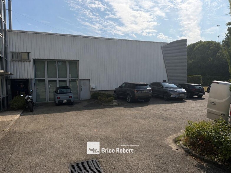 45 Chemin Du Moulin Carron, Dardilly to rent - Building Photo - Image 1 of 7