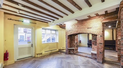 1 Market Square, Amersham to rent Interior Photo- Image 2 of 7