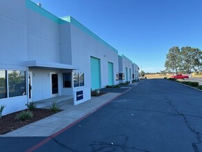 541 Business Park Dr, Medford, OR for rent Building Photo- Image 1 of 3