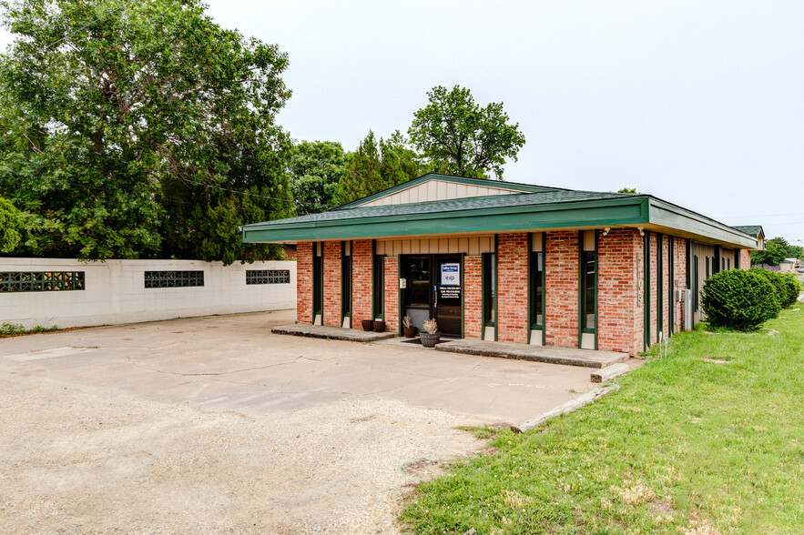 2103 S Ohio St, Salina, KS for sale - Primary Photo - Image 2 of 12