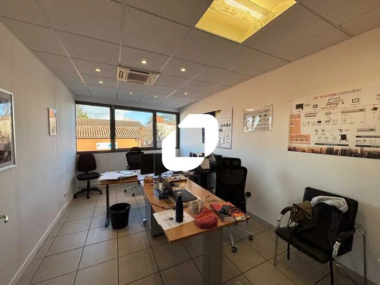 Office in Limas for sale - Interior Photo - Image 2 of 8