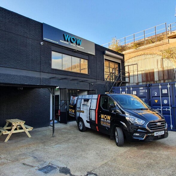 7-9 Ingate Pl, London to rent - Building Photo - Image 3 of 12