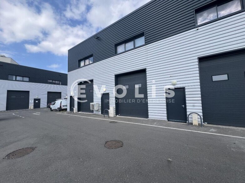 Light Industrial in Valenton to rent - Building Photo - Image 1 of 12