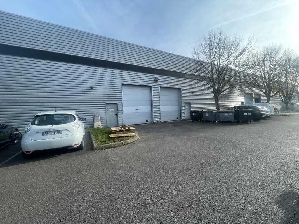 Location Local d'activités 450 m² à 900 m² - Photo 1