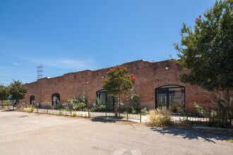 2159 Bay St, Los Angeles, CA to rent Interior Photo- Image 2 of 14