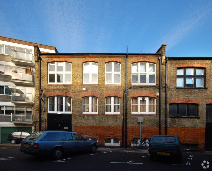 3 Long Yard, London to rent - Primary Photo - Image 1 of 3