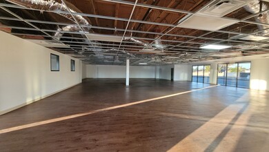 3923 E Thunderbird Rd, Phoenix, AZ for rent Building Photo- Image 1 of 4