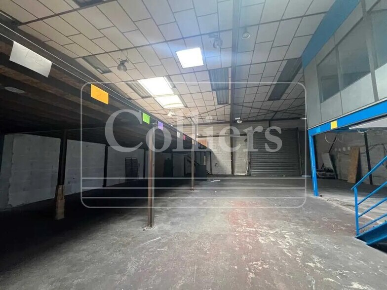 Office in Vitrolles to rent - Interior Photo - Image 2 of 5