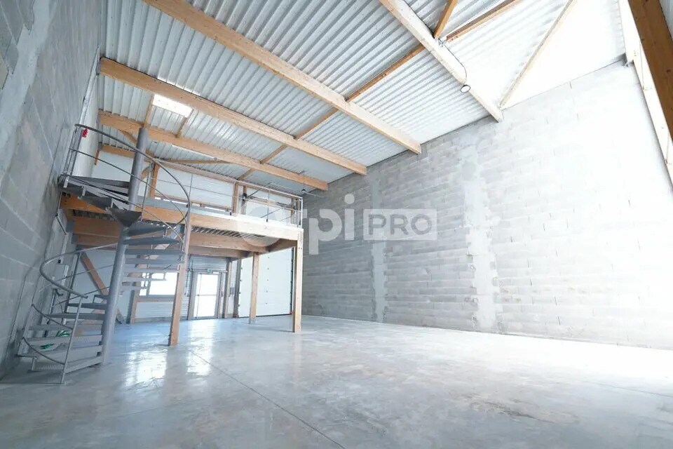 Light Industrial in Saint-Vulbas for sale Interior Photo- Image 1 of 8