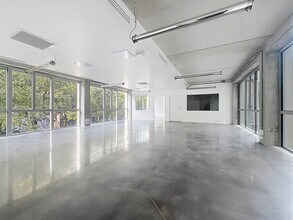 Office / Retail in Paris to rent Interior Photo- Image 1 of 8