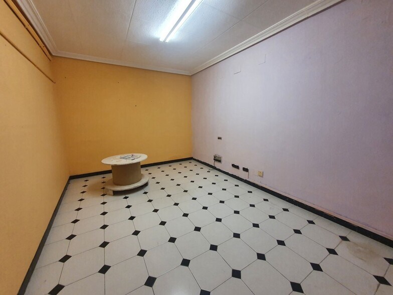 Retail in Ontinyent, Valencia to rent - Building Photo - Image 2 of 4