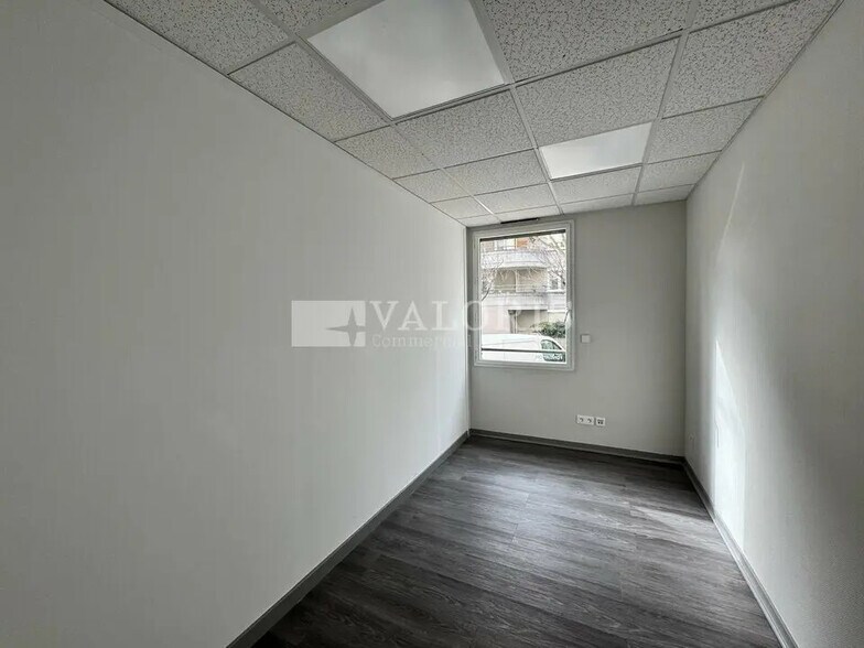 Office in Lyon to rent - Building Photo - Image 3 of 8