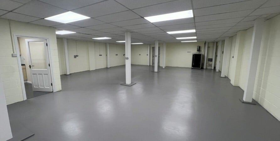 Primrose Hl, Kings Langley, HRT WD4 8ST - Unit 12 - - Interior Photo - Image 1 of 3