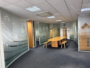 Armstrong Rd, London to rent Interior Photo- Image 2 of 5