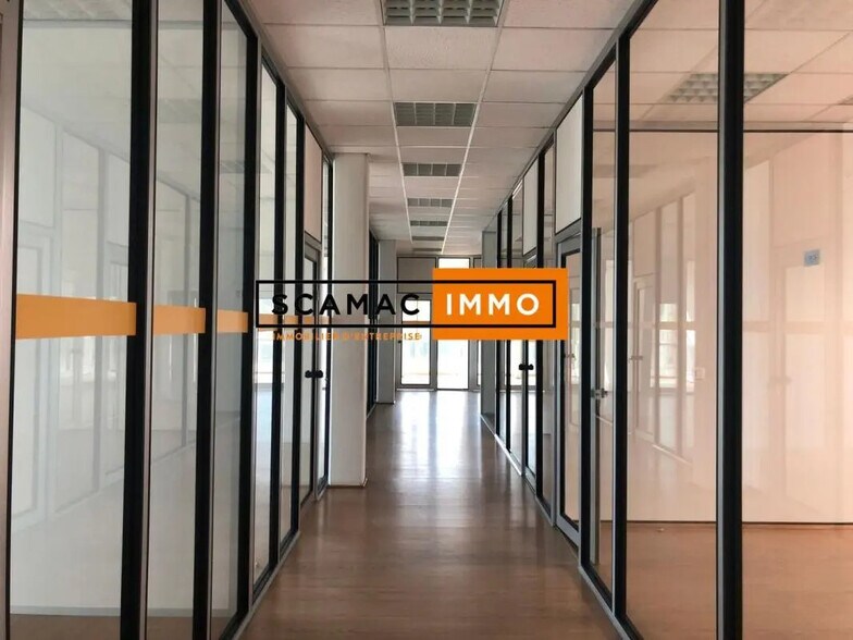 Office in Bezons to rent - Building Photo - Image 3 of 9