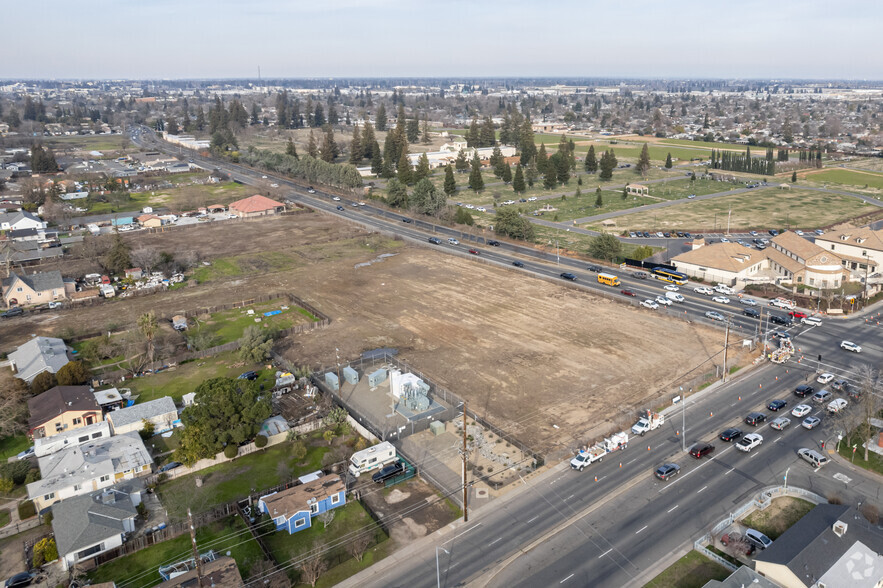 Fruitridge Rd, Sacramento, CA for rent - Building Photo - Image 1 of 2