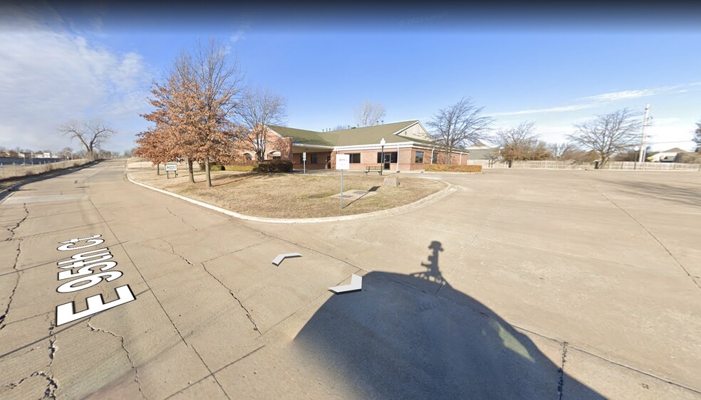 9423 E 95th Ct, Tulsa, OK for rent - Building Photo - Image 2 of 4