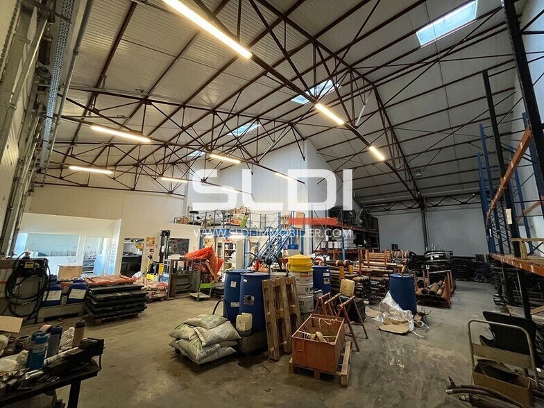 Avenue Franklin Roosevelt, Vaulx-en-Velin to rent - Building Photo - Image 3 of 9