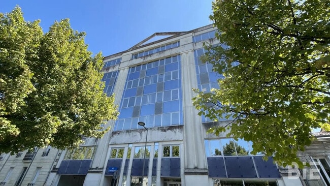 Location Bureaux 107 m² à 887 m²