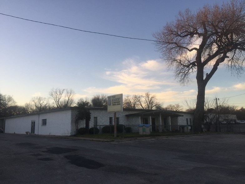 1200 S Main St, Weatherford, TX for rent - Building Photo - Image 2 of 47