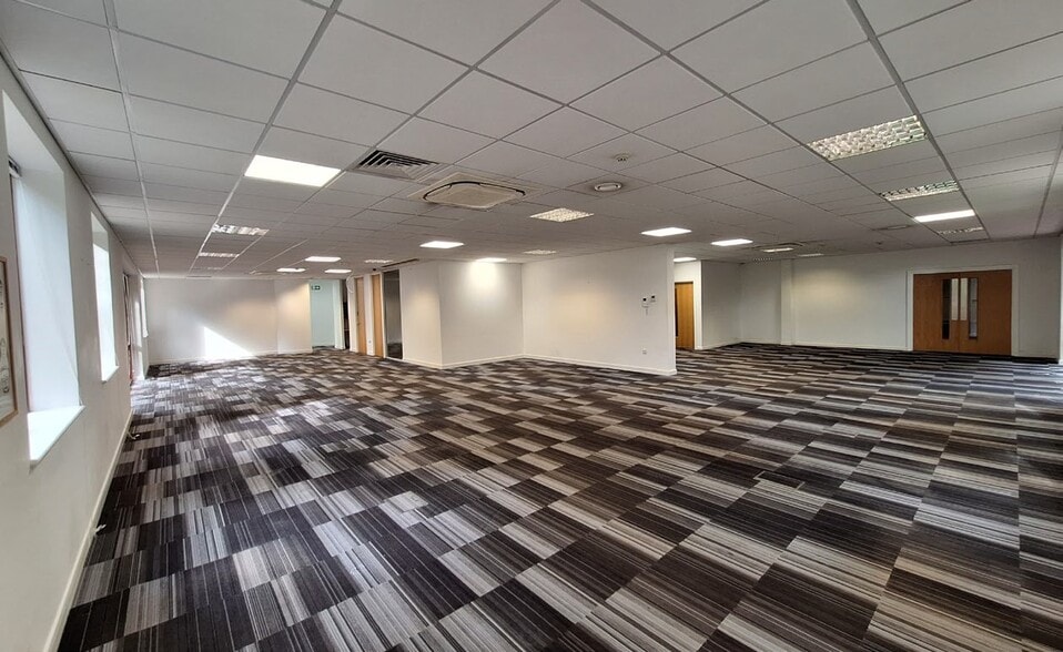 Blackbrook Park Ave, Taunton to rent - Interior Photo - Image 2 of 7