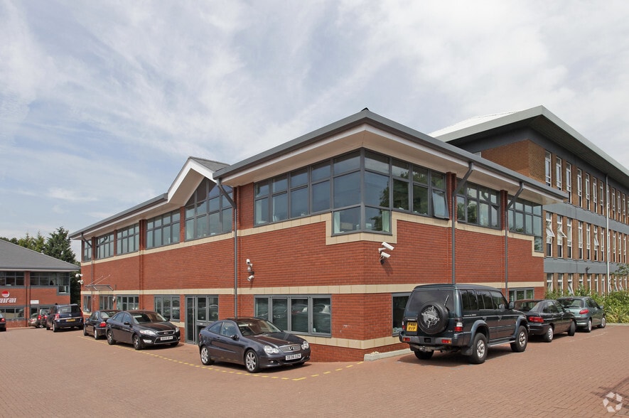 Manor Way, Borehamwood for sale - Building Photo - Image 3 of 8