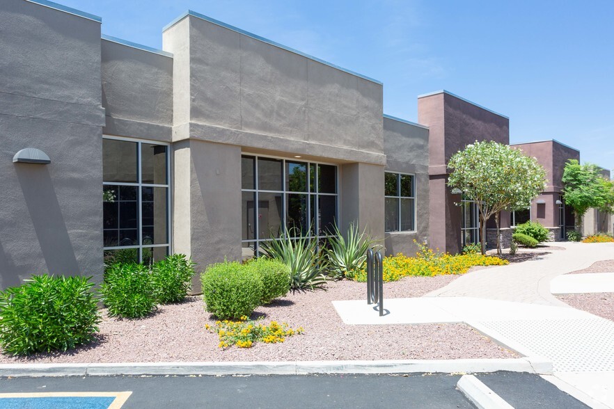 Office in Glendale, AZ for sale - Primary Photo - Image 1 of 1