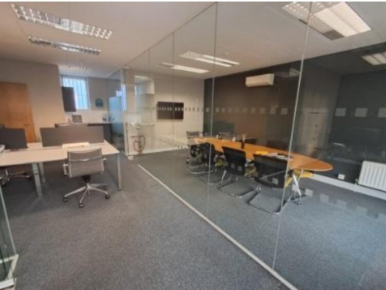 37-39 Brighton Rd, South Croydon to rent Interior Photo- Image 1 of 3