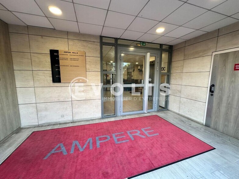 6-8 Rue Eugène Et Armand Peugeot, Rueil-Malmaison to rent - Lobby - Image 2 of 17