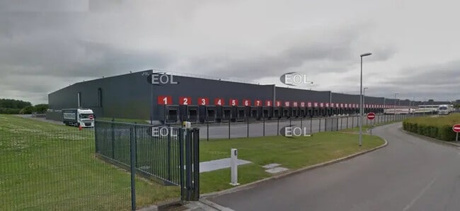 Location Entrepôt 64 128 m²