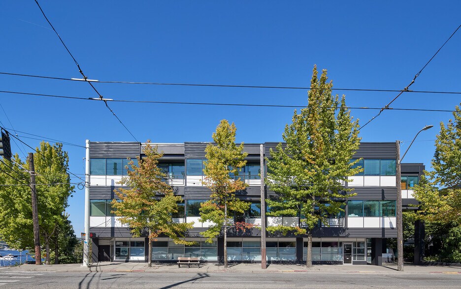 2825 Eastlake Ave E, Seattle, WA for rent - Building Photo - Image 2 of 13