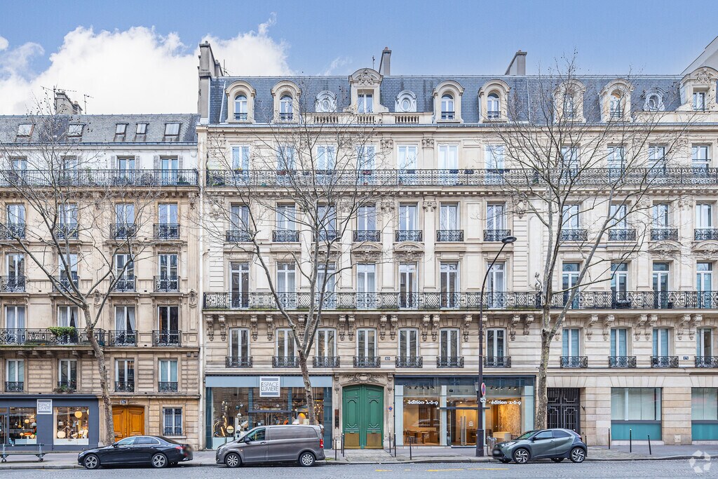 Location Bureaux 328 m² - Photo 1
