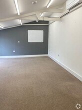 East Gores Rd, Coggeshall to rent Interior Photo- Image 1 of 5