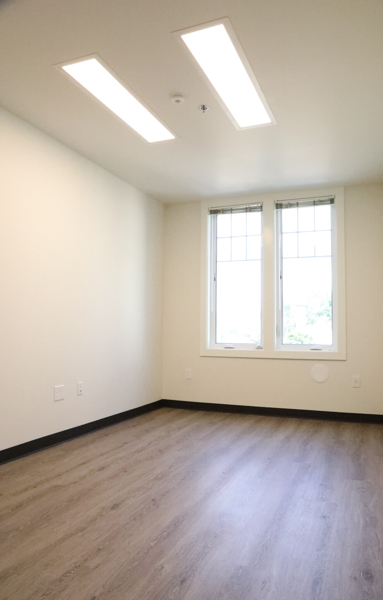 160 NW Gilman Blvd, Issaquah, WA to rent Interior Photo- Image 1 of 17