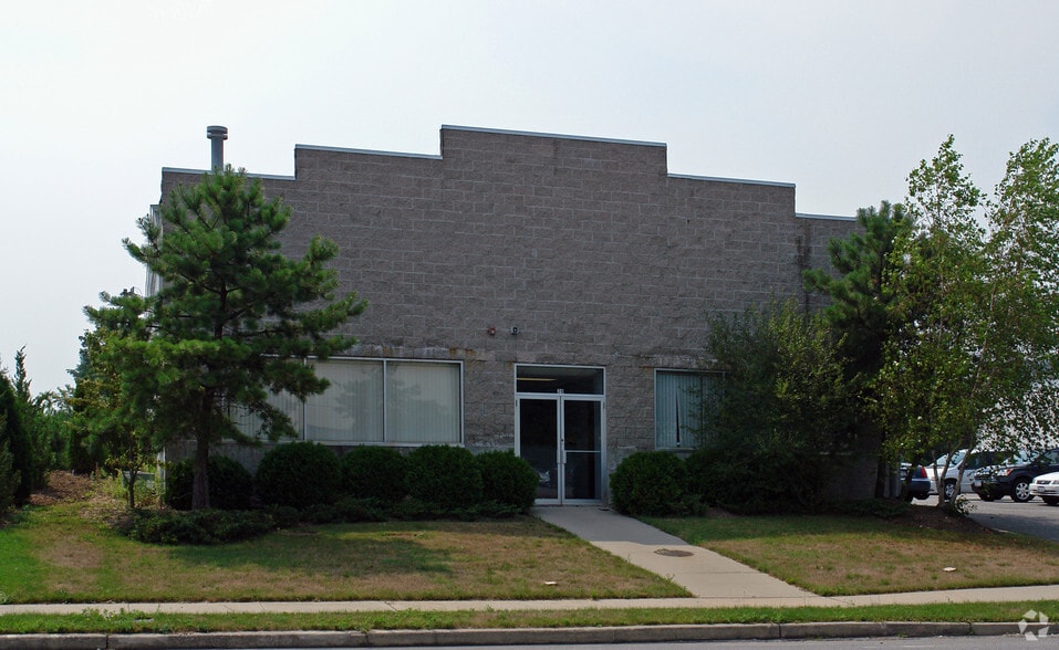 20 Industrial Blvd, Medford, NY for sale - Primary Photo - Image 1 of 5