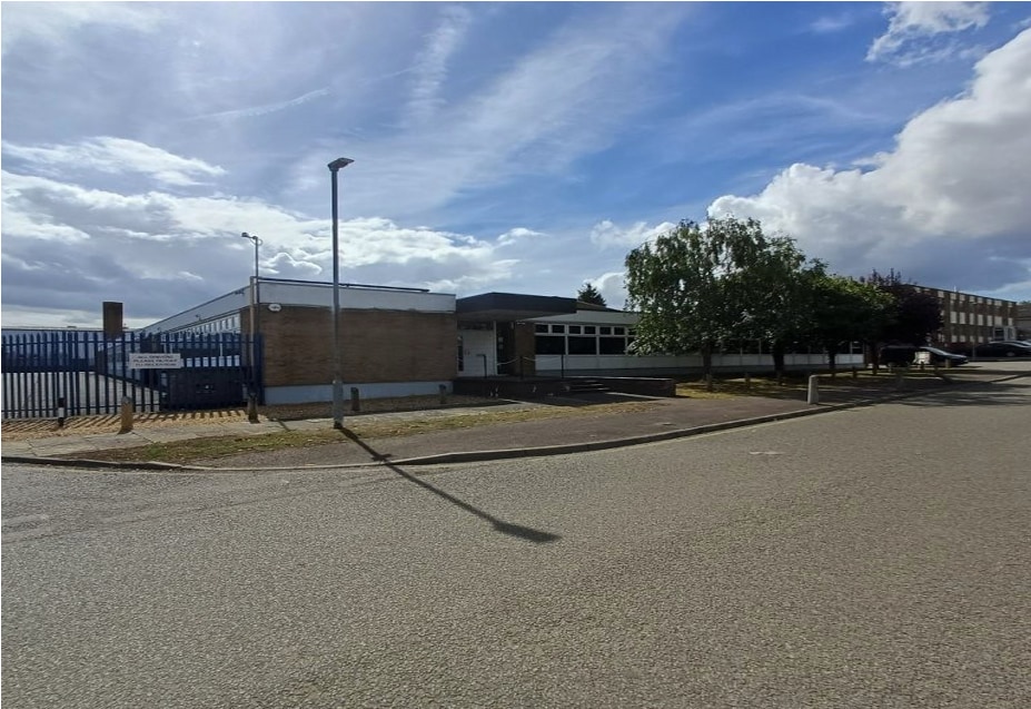 12-14 Edmonds Close, Wellingborough to rent Building Photo- Image 1 of 10