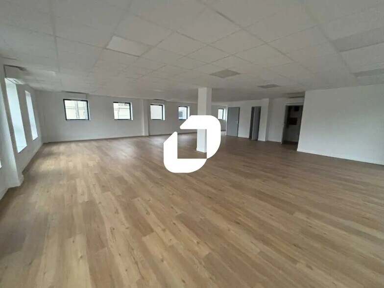 10 Quai De La Borde, Ris-Orangis to rent - Interior Photo - Image 3 of 33