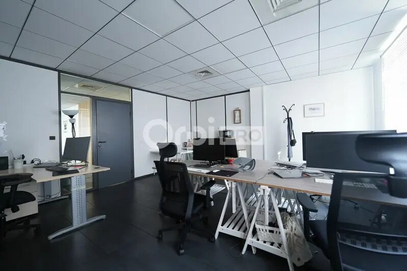 39 Chemin Du Moulin Carron, Dardilly to rent - Interior Photo - Image 1 of 12